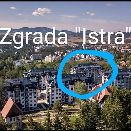 Plava Zvezda U Kompleksu Titova Daire *